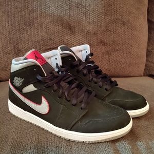 Air Jordan 1 mid - black and grey